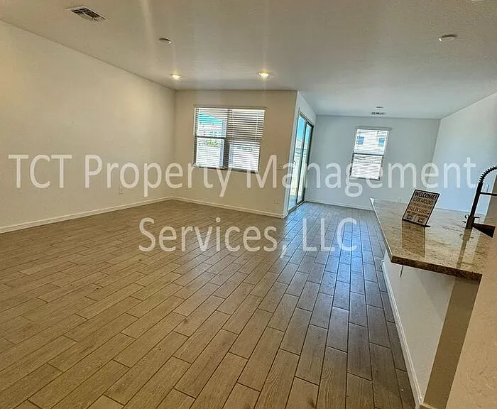 35623 N Seedling St — Photo 2