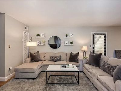 4345 Chastain Walk NE, Atlanta, GA, 30342