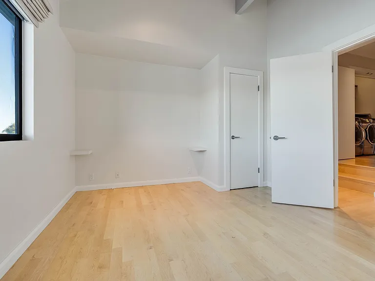 363 E Strawberry Dr — Photo 25