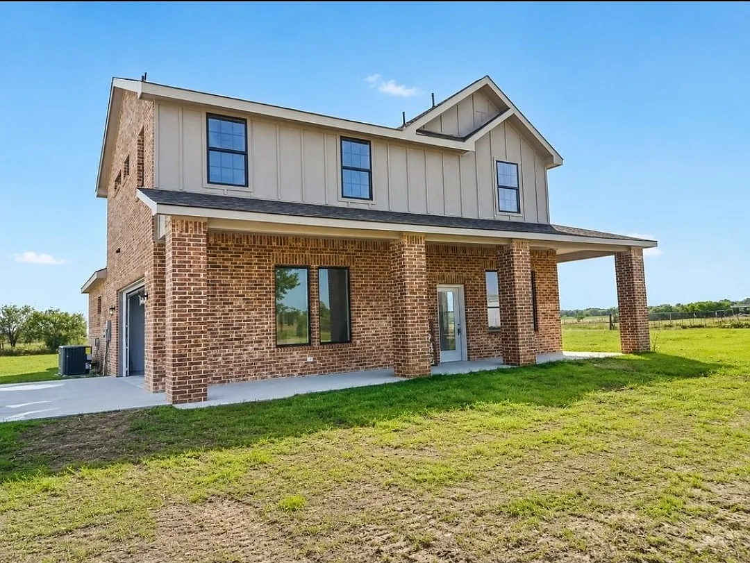 4 bed, 2765 sqft, $2,850 — Photo 1