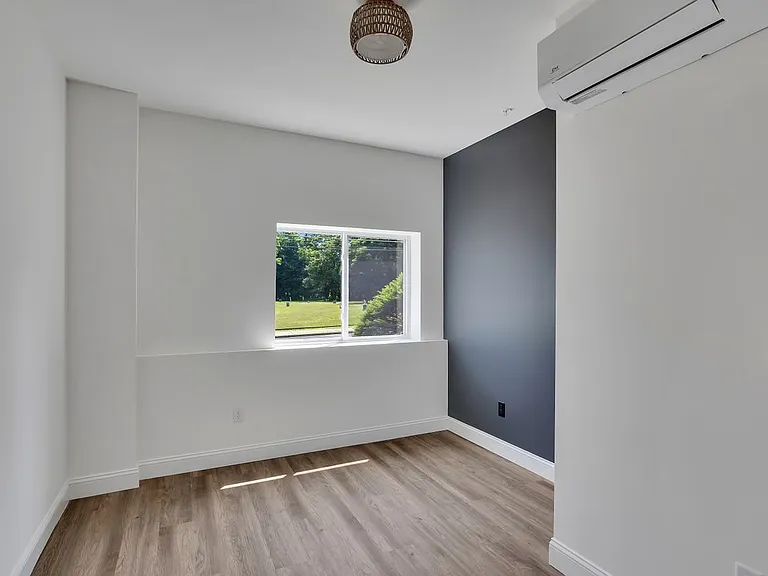 36 Pawling Ave #100 — Photo 8