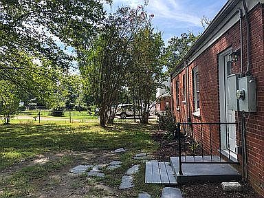 3rd image of 1215 Camden Dr