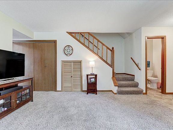 4th image of 15 Glenview Dr