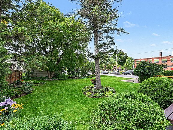 3rd image of 85 Renfrew Ave W