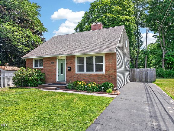 2nd image of 111 Daytona Avenue