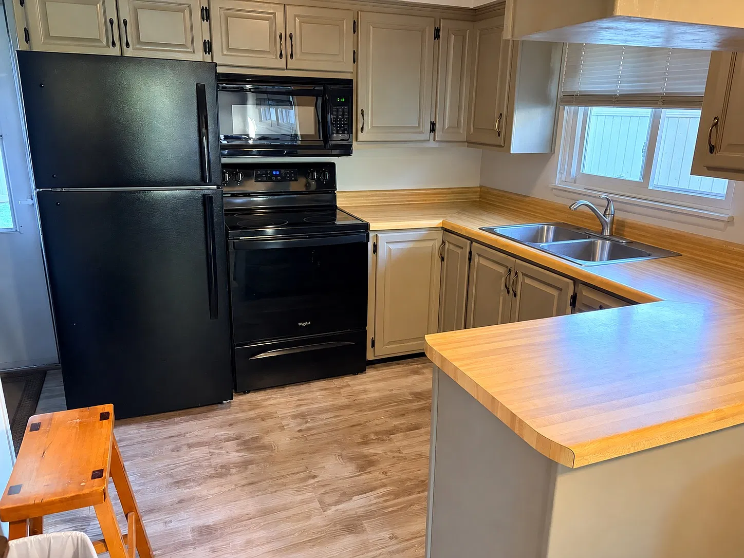 2 bed, 1.5 bath, 1750 sqft, $1,250 — Photo 3