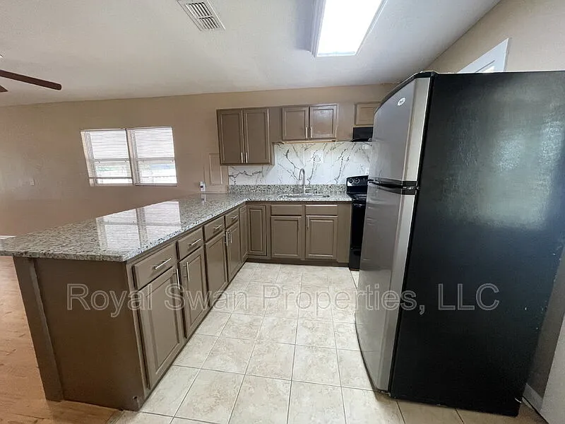 2 bed, 1.0 bath, 768 sqft, $1,395 — Photo 4