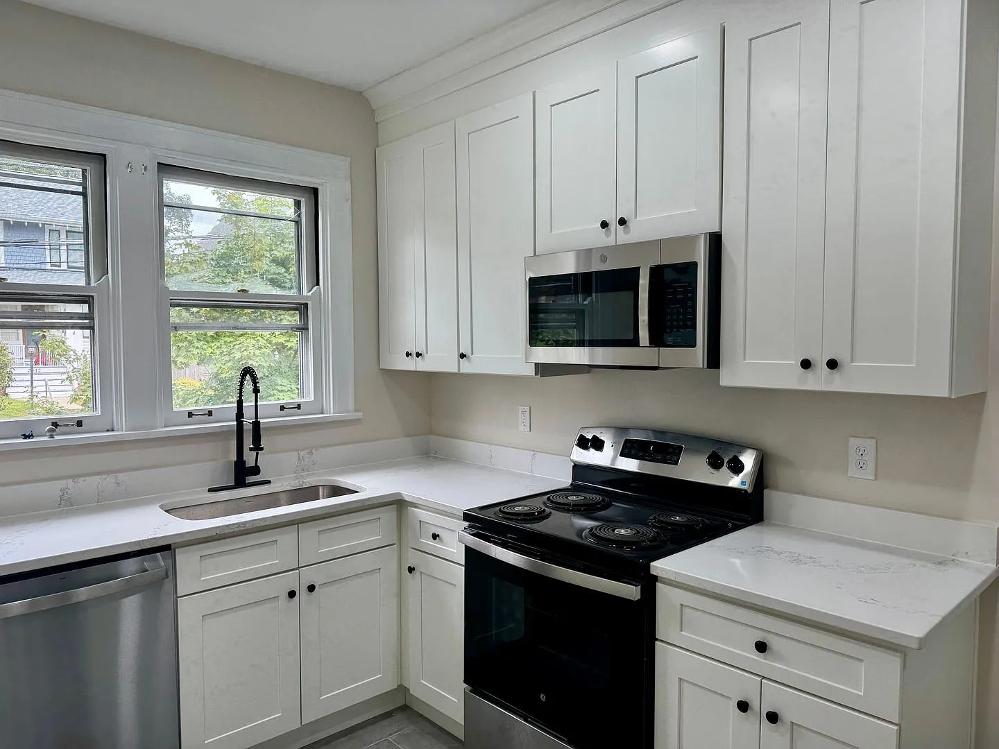 3590 Outlook — Photo 2