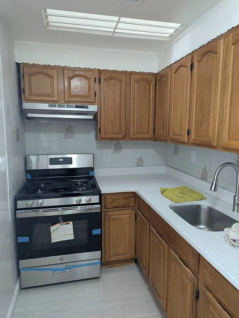 3 bed, 1.0 bath, $2,650 — Photo 2