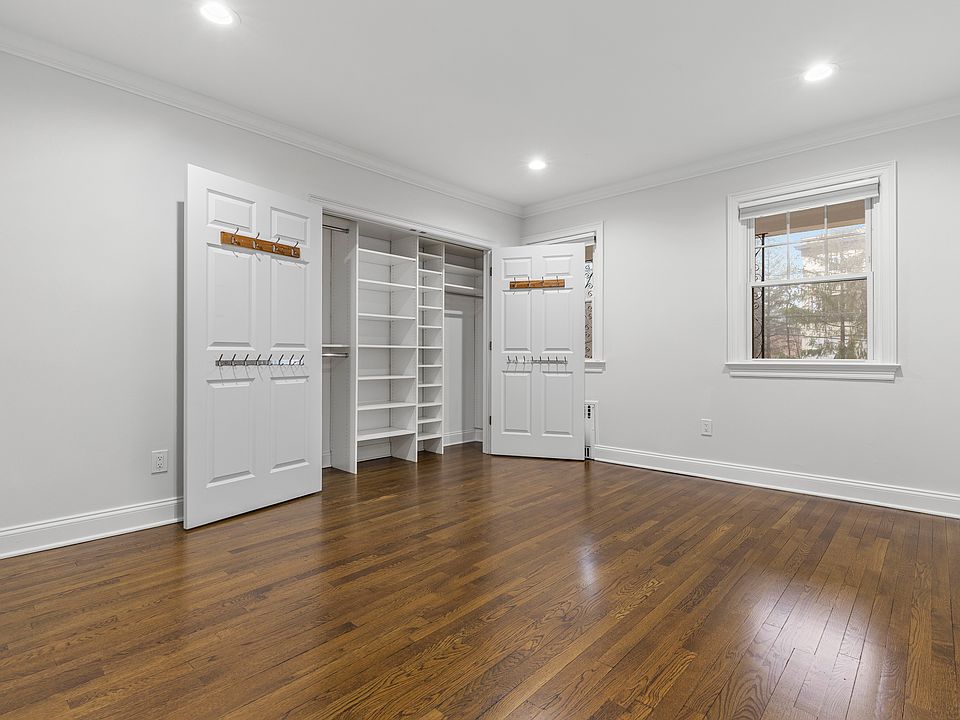 FIRST FLOOR Primary View Custom Closet View