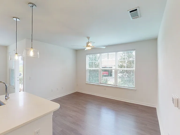 Essex Luxe Apartments — Photo 103