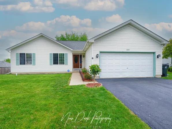 1801 Midday Dr, Zion, IL 60099