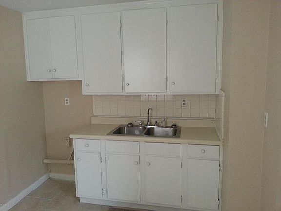 3rd image of 1811 W 4th St