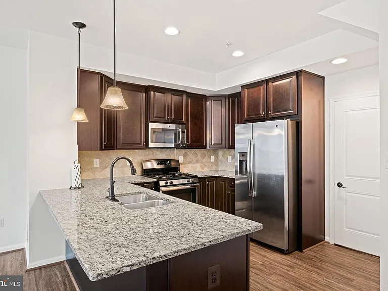 6408 Walcott Ln — Photo 3