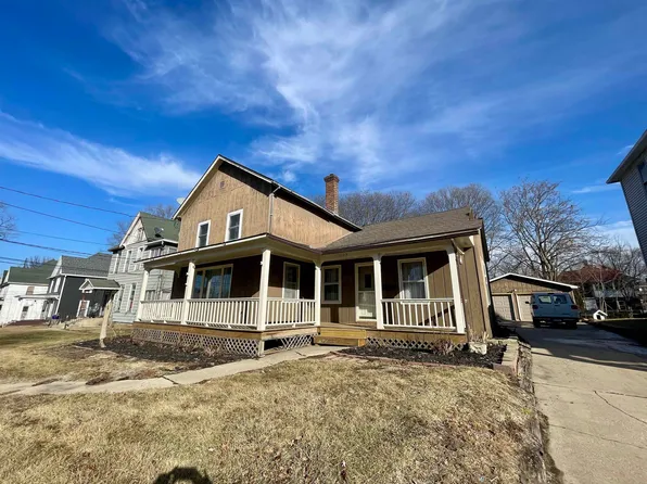 1103 S Oak Ave, Freeport, IL 61032