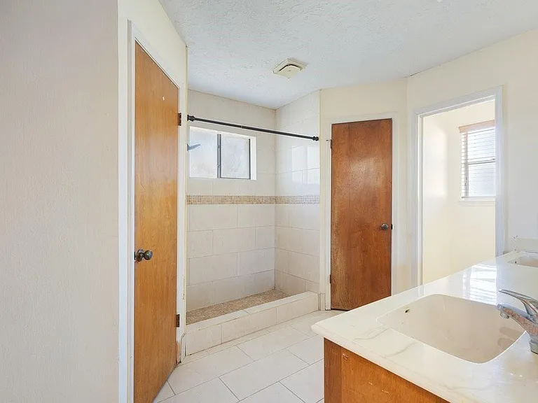 1006 Bolton Dr — Photo 14