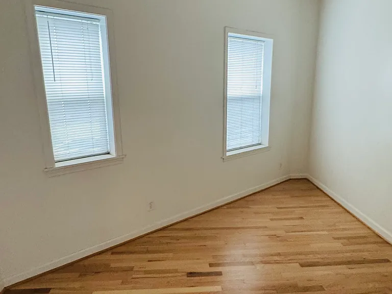 22840 Willamette Dr #5 — Photo 11