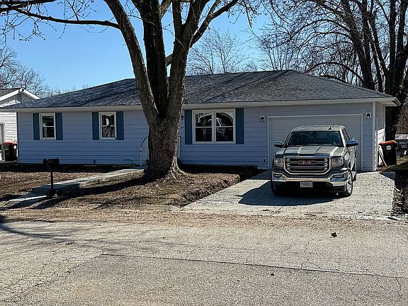 2nd image of 415 Sunset Dr