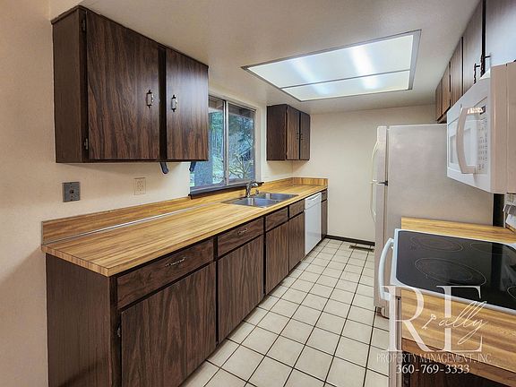 2nd image of 2710 Harbor Heights Ln E