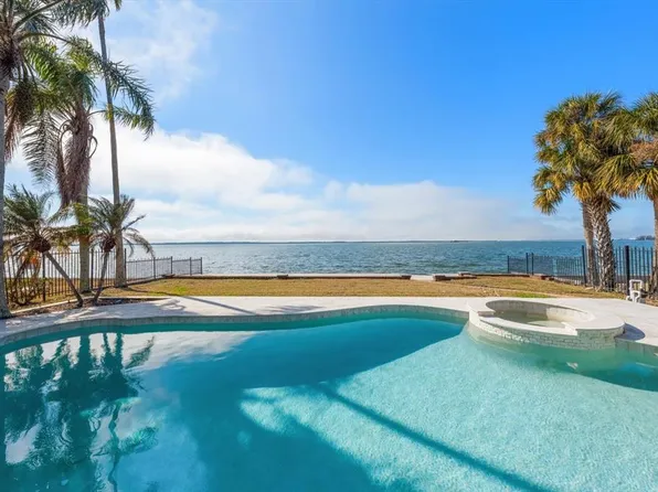 1614 Santa Barbara Dr, Dunedin, FL 34698