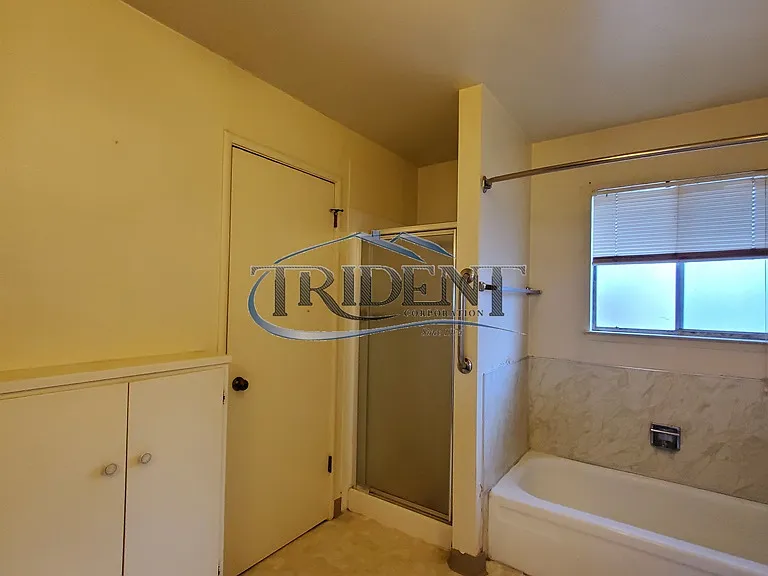 231 E 18th St #A — Photo 14