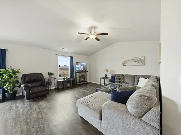 681 Avery Pond Dr, Fuquay Varina, NC 27526