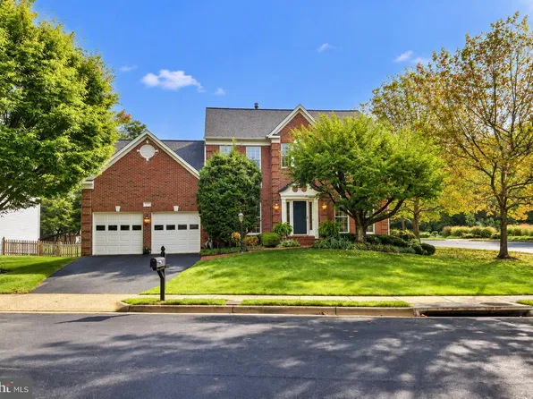2531 Fallon Dr, Herndon, VA 20171