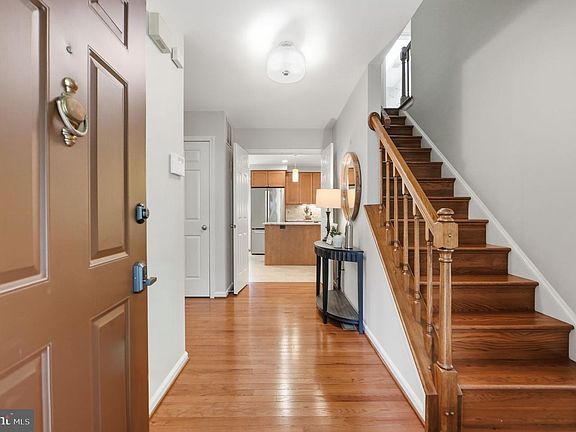 3rd image of 15 Middlebridge Ct