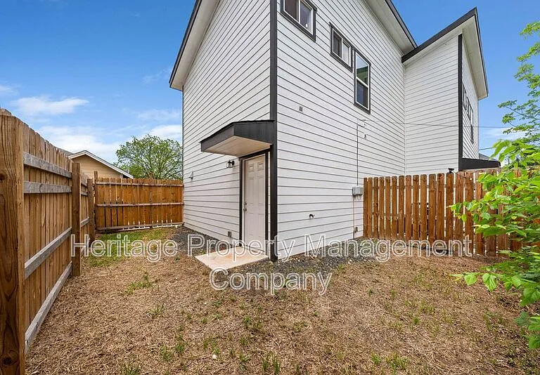 323 Gabriel #1-unit 201 — Photo 28