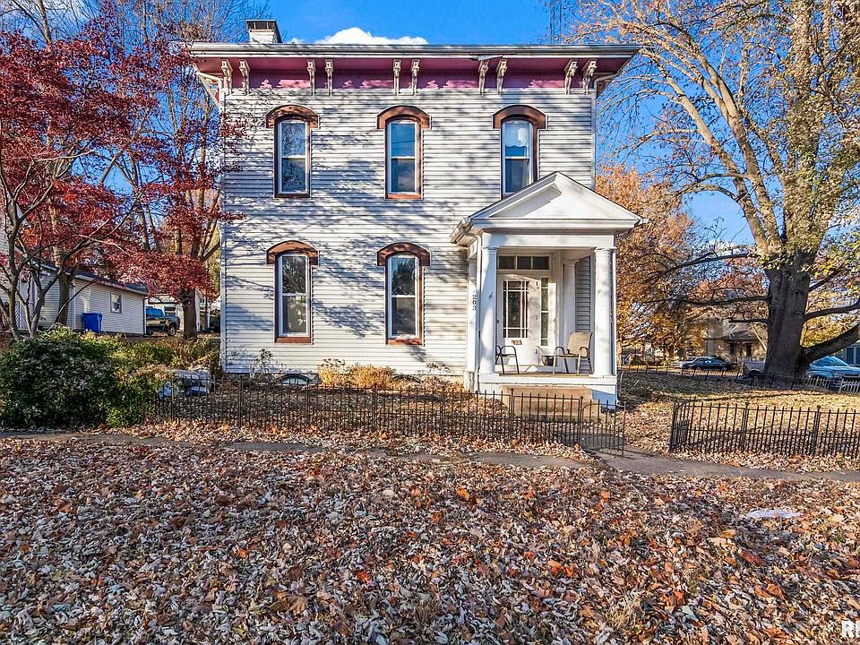 1st image of 203 W Sheridan Rd