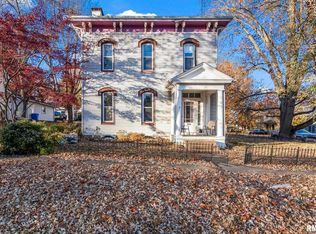 203 W Sheridan Rd, Petersburg, IL 62675