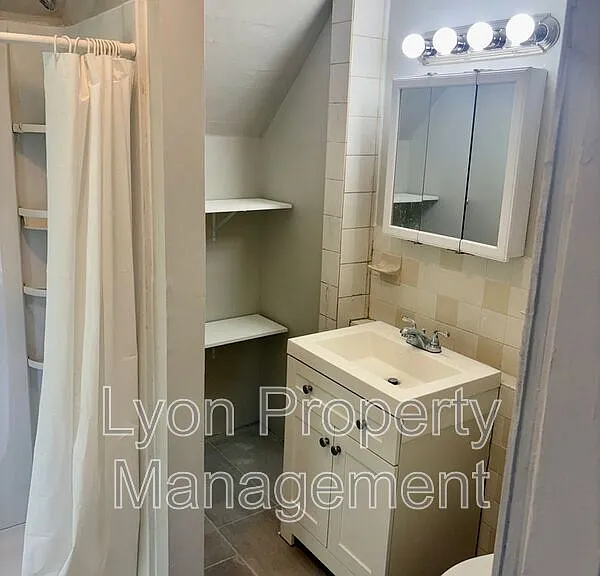 1225-1227 Warren Ave #3 — Photo 5