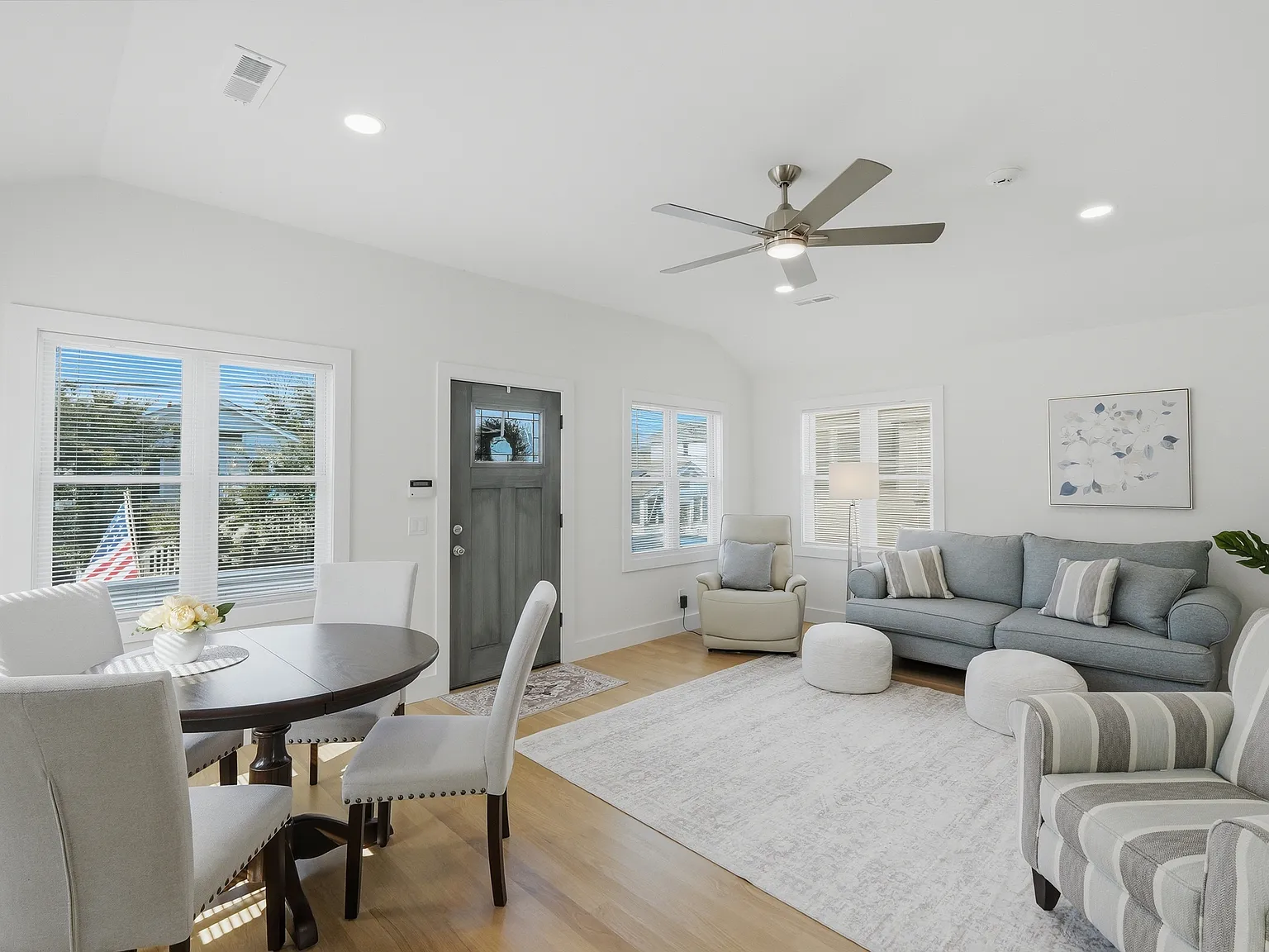 2 bed, 920 sqft, $3,800 — Photo 2