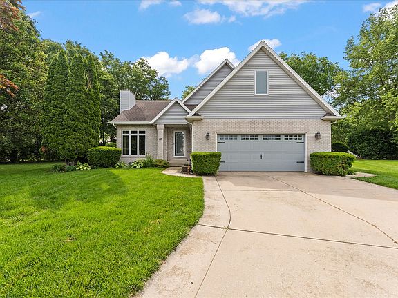 2nd image of 13 Corrine Ct