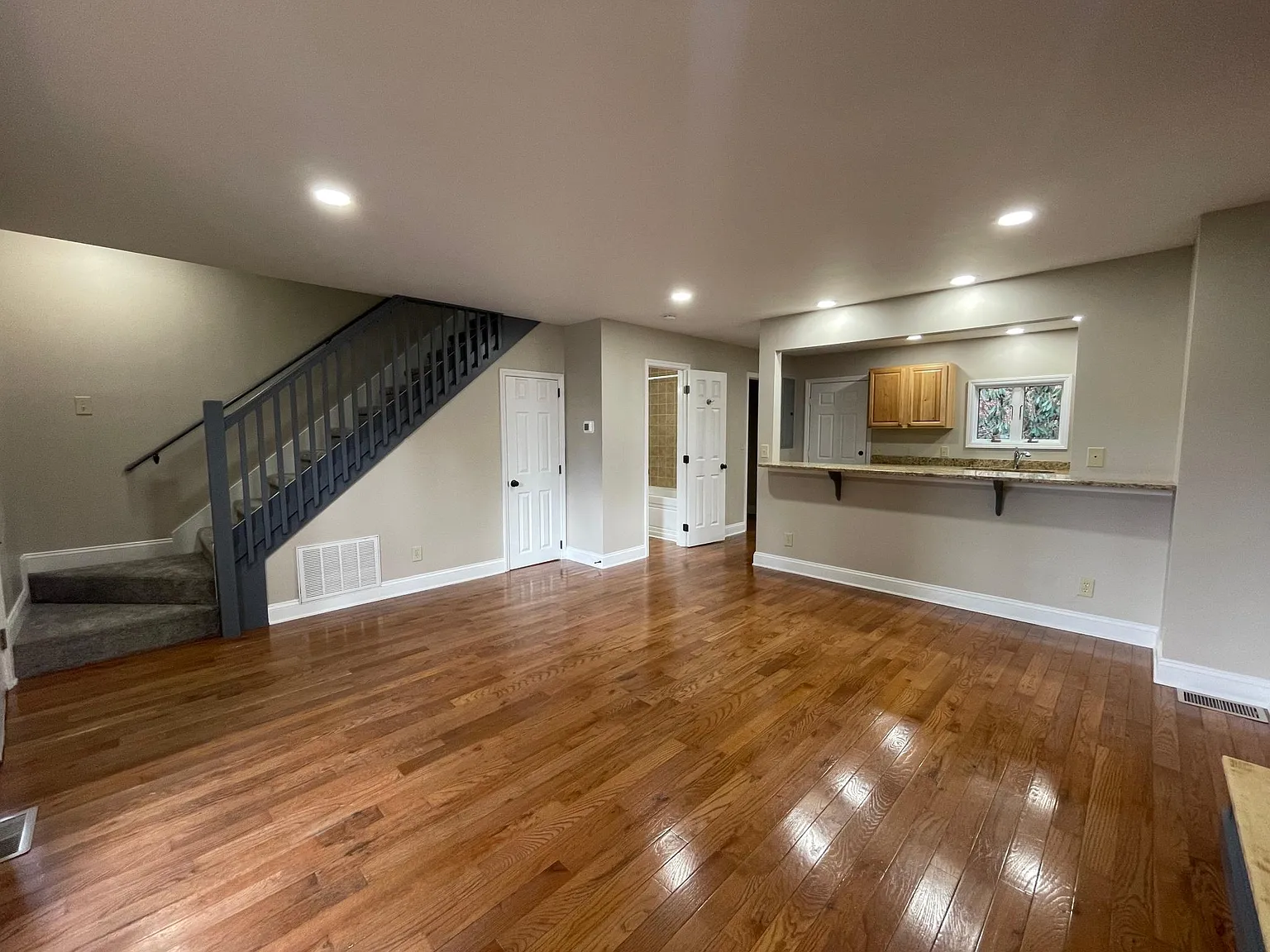 2 bed, 1012 sqft, $2,000 — Photo 3