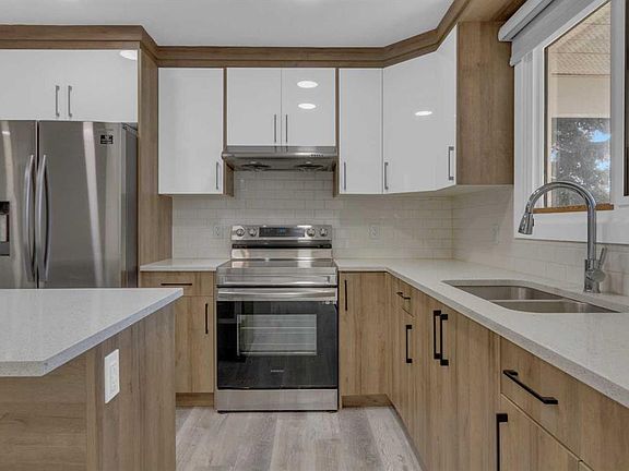 4th image of 99 W Dovercliffe Way SE