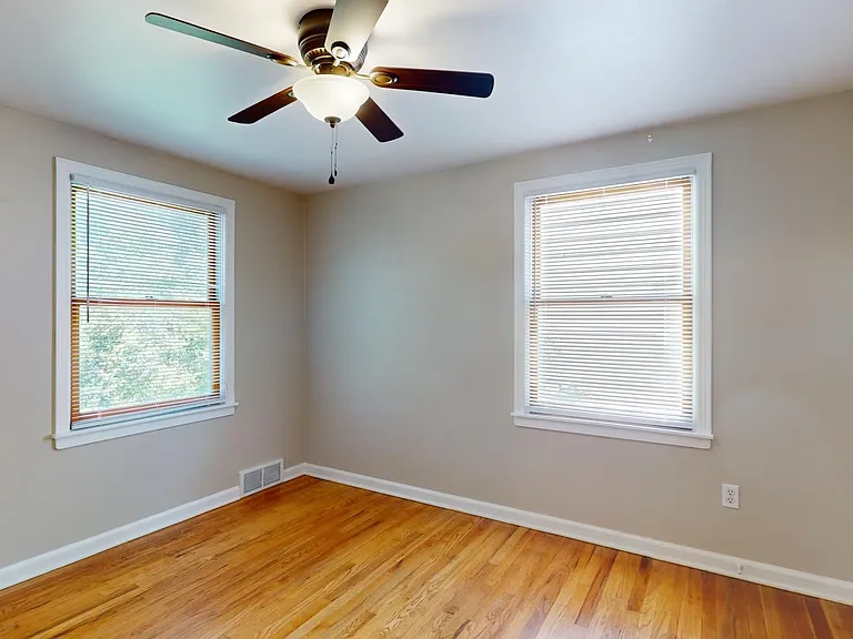 2633 Hunt St — Photo 7