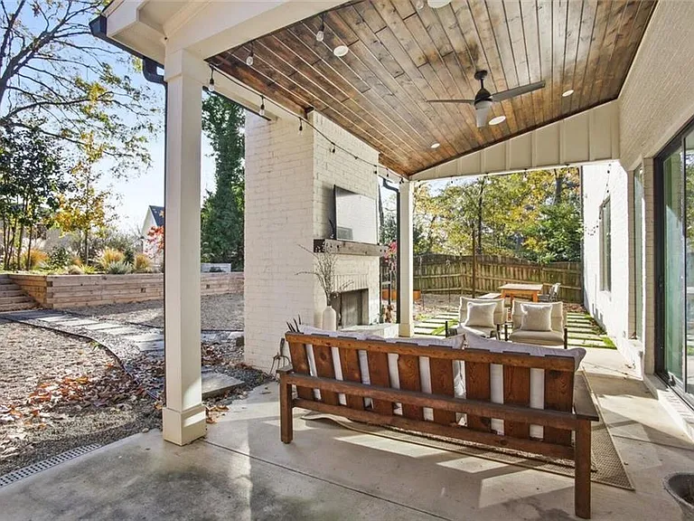 3041 Parkridge Dr NE — Photo 24