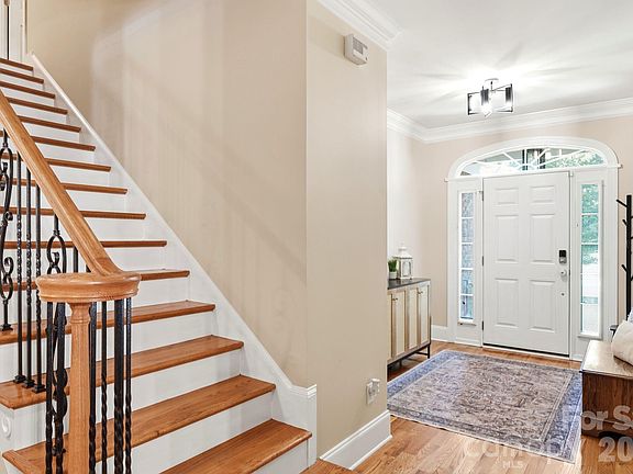 5th image of 535 Hallman Dr