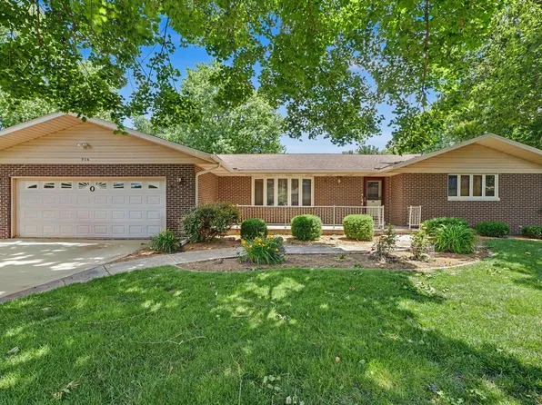 906 Crestview Ln, Monticello, IL 61856