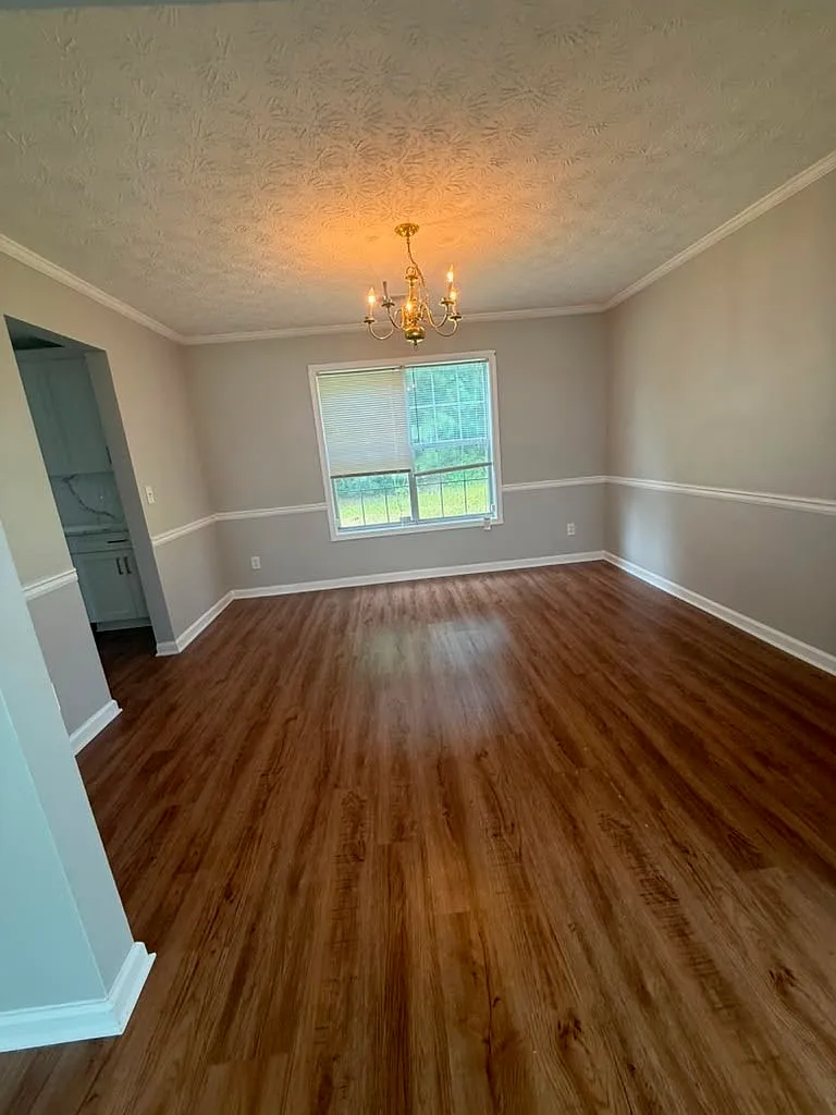 5 bed, 3228 sqft, $2,600 — Photo 3