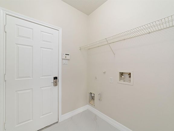 3rd image of 3947 Oak Plank Rd