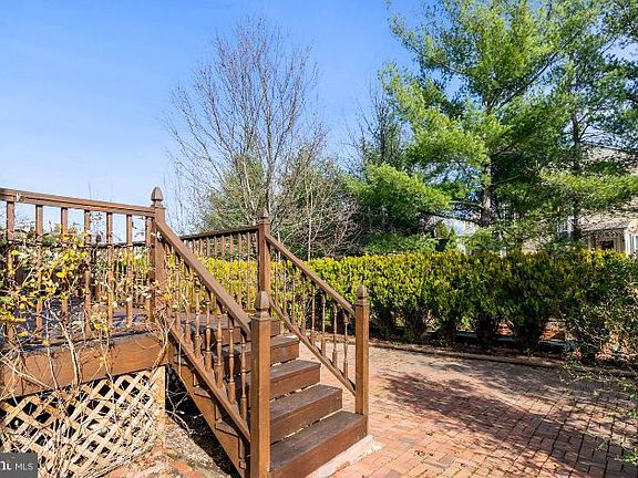 4th image of 342 Parkview Way