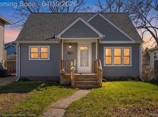 2210 Griswold St, Port Huron, MI 48060