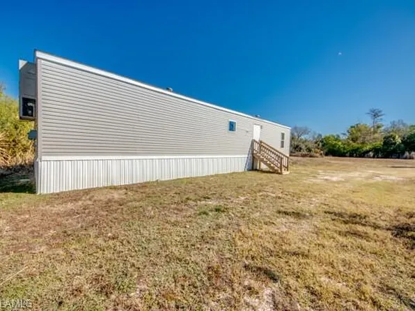 7711 Suncoast DR, NORTH FORT MYERS, FL 33917