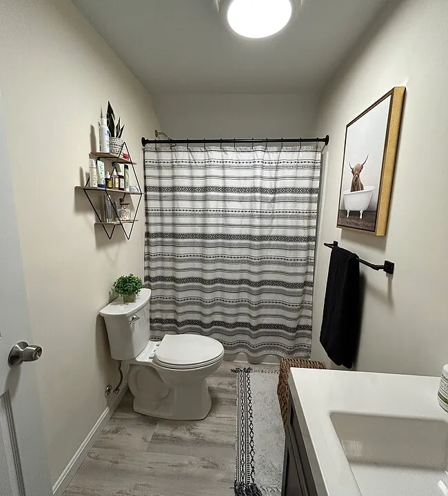 Full bathroom on second floor