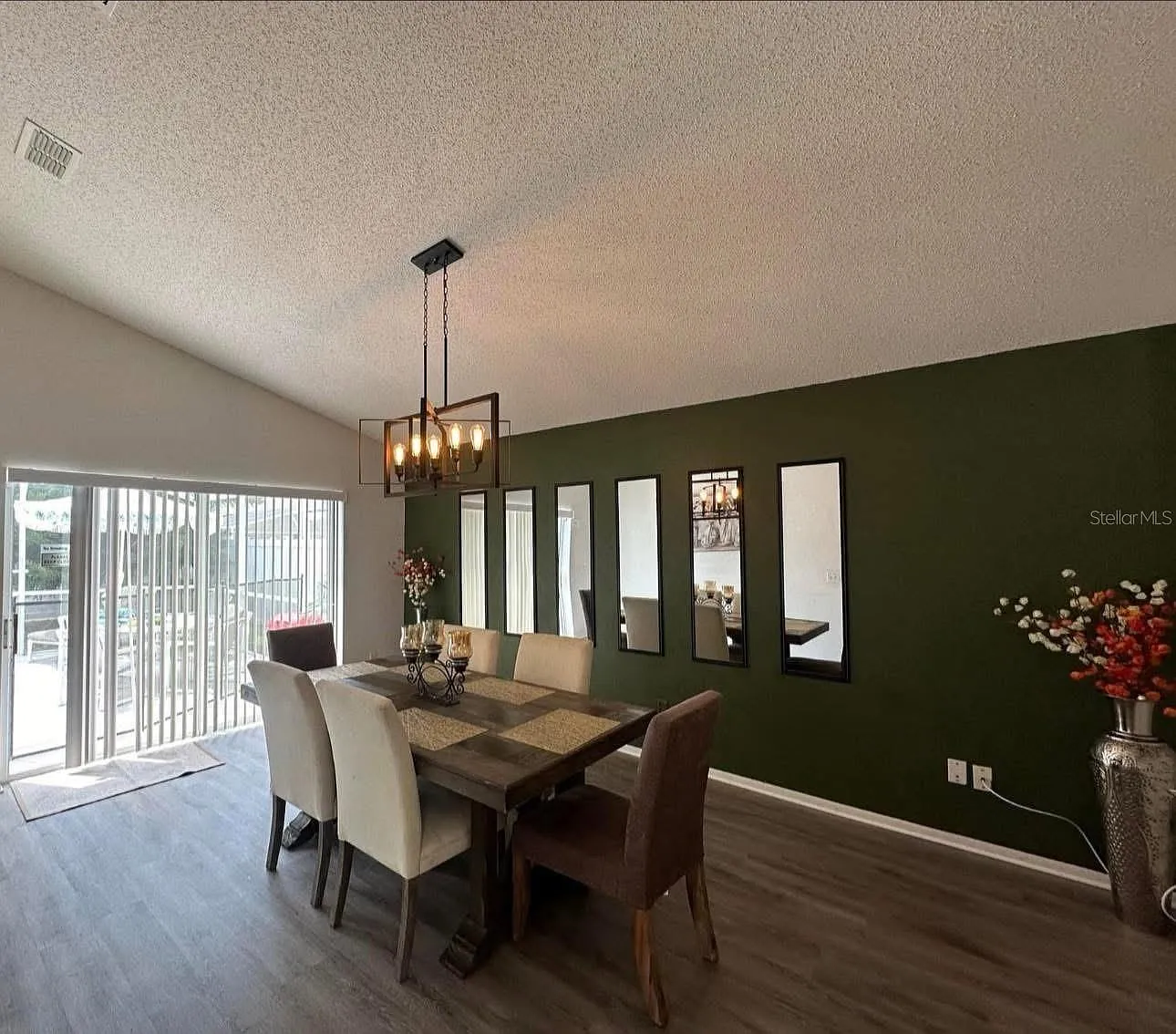 3 bed, 2.0 bath, 1562 sqft, $2,950 — Photo 4