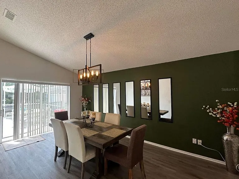 121 Bloomingdale Dr — Photo 3