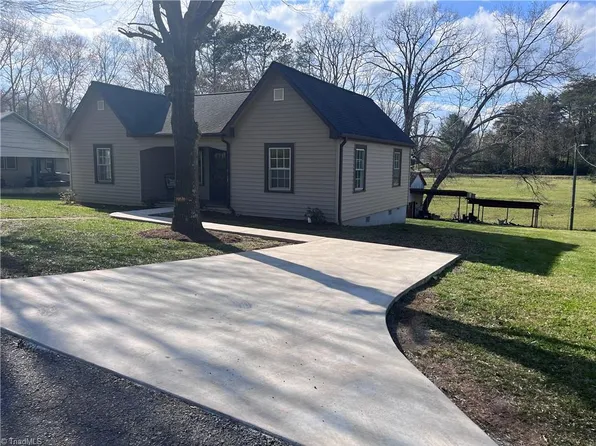 208 Handy Walker St, North Wilkesboro, NC 28659