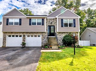 14 Kenjack Ter, Albany, NY 12205